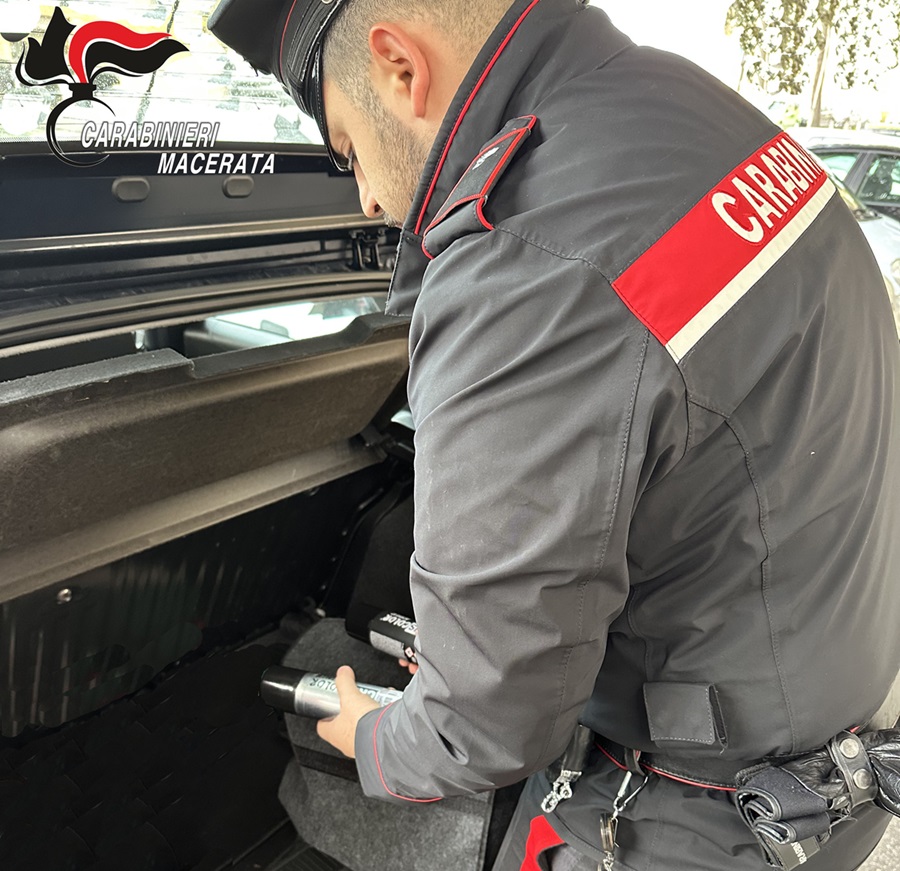 Macerata. Imbratta il muro di un’abitazione: identificato dai Carabinieri.