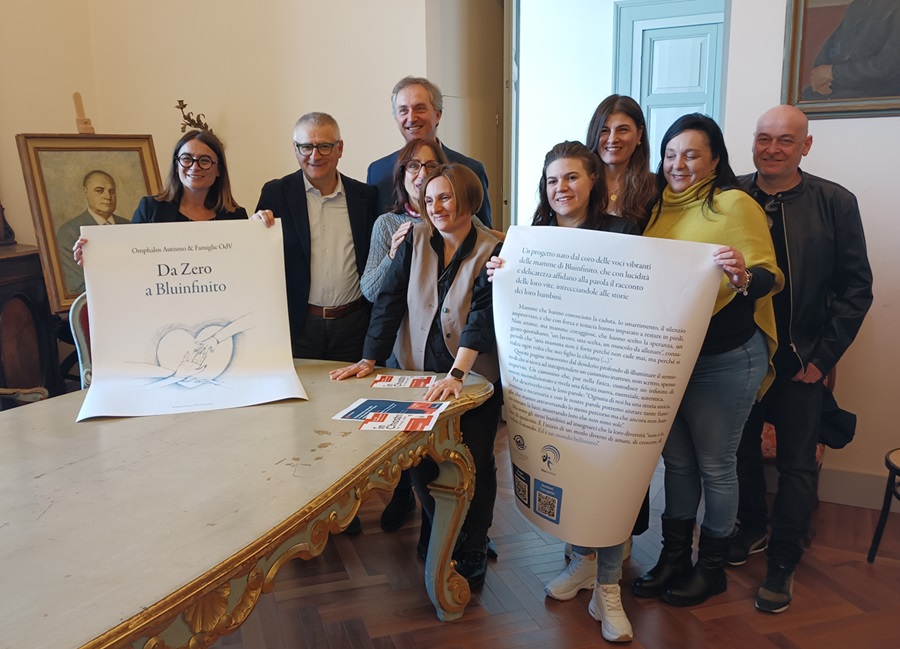 Recanati, tredici mamme raccontano l’autismo nel libro “Da Zero a Bluinfinito”