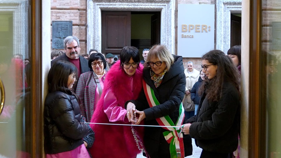 Montefano sfida l’omologazione, Roberta Palpacelli inaugura “Bi.be.bi.”, la nuova sartoria su misura nel cuore del borgo