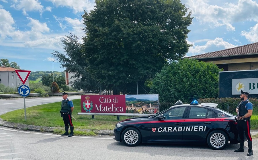 Matelica: i Carabinieri intervengono per sedare una lite ed evitano un tragico gesto. Denunciato un trentenne.