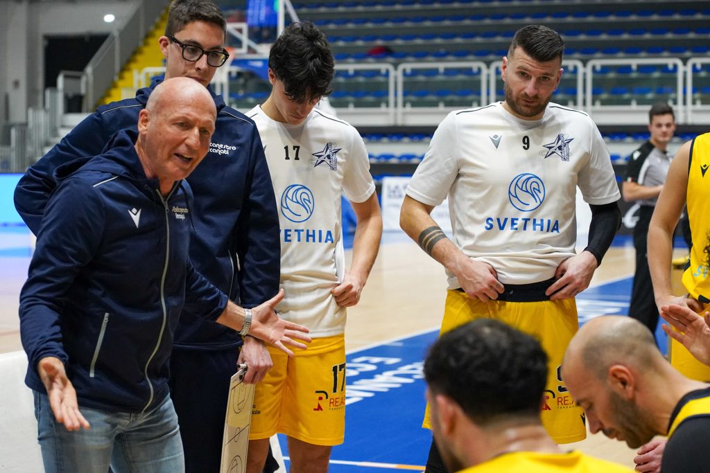 Bravi a non disunirci nelle difficoltà, parla coach schiavi della pallacanestro Recanati dopo la vittoria a Civitanova