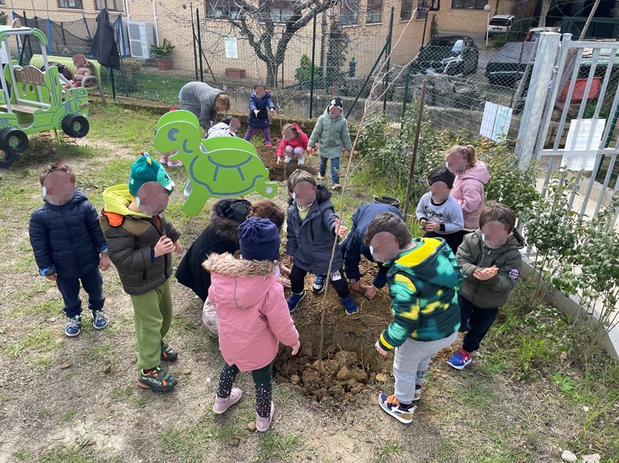 Piantumazione al Parco di Via degli Alpini a Recanati: un gesto di comunità che dà avvio al “Percorso Odoroso”