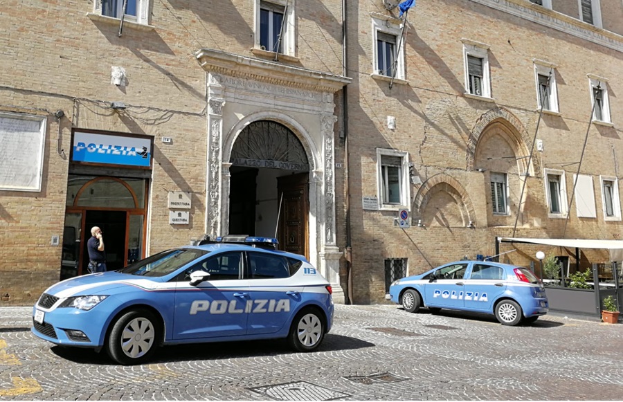 La Polizia di Stato di Macerata aumenta il servizio dell’ufficio immigrazione con due aperture straordinarie
