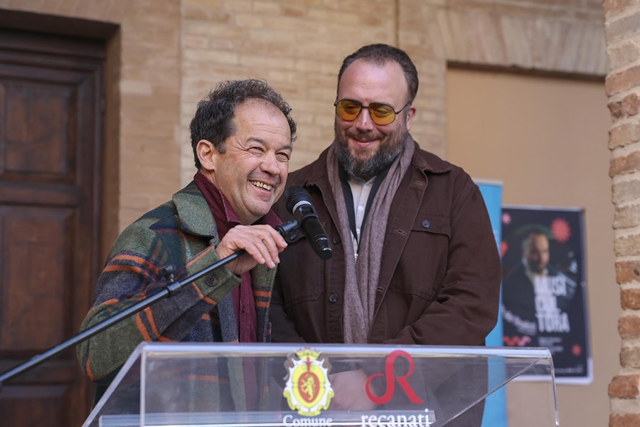 Musicultura: Raphael Gualazzi incanta Recanati I primi otto dei 16 finalisti si sono esibiti in concerto live al Persiani
