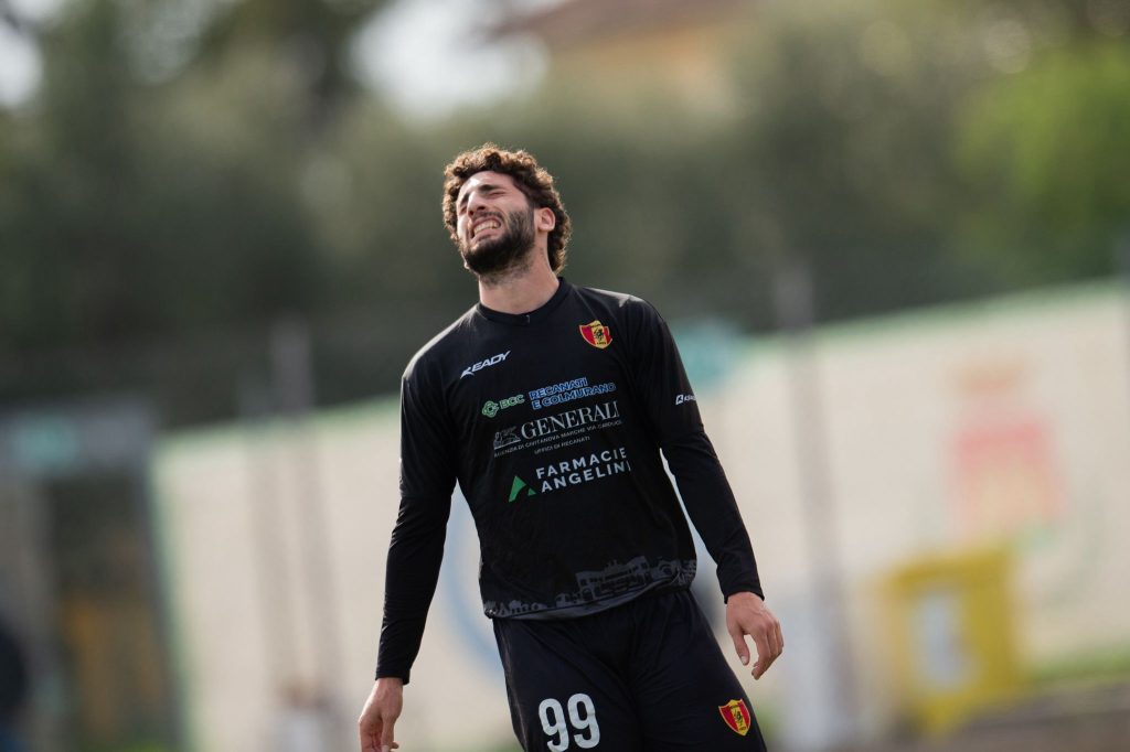 Scorza illude la recanatese, la Maceratese ribalta i derby nel secondo tempo