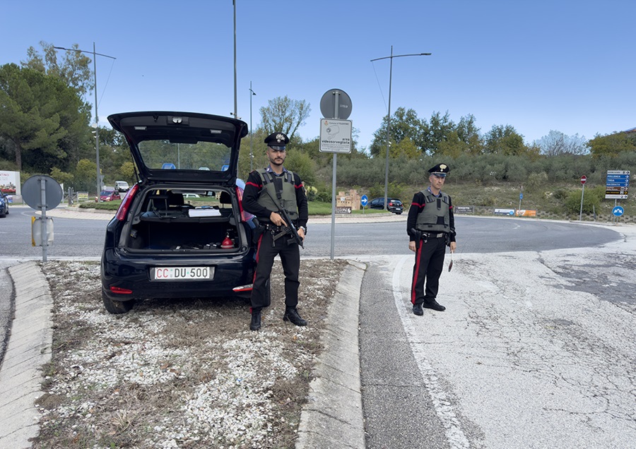 Compagnia Carabinieri di Tolentino. Denunce per guida in stato di ebrezza, uso di atti falsi e segnalazioni per stupefacenti.