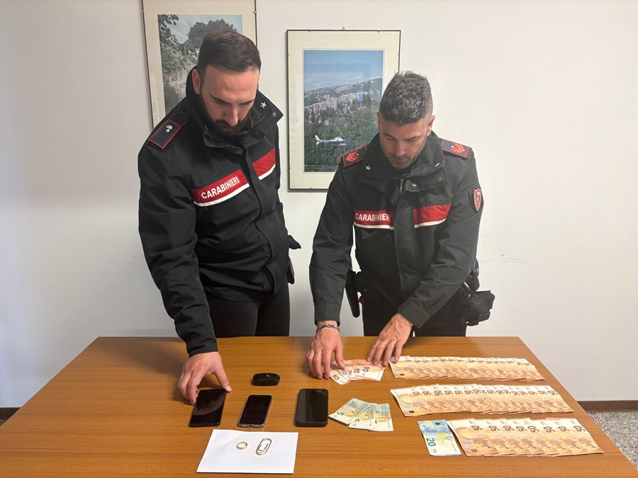 Osimo: i Cararbinieridenunciano 3 albanesiper furto in abitazione. refurtiva restituita
