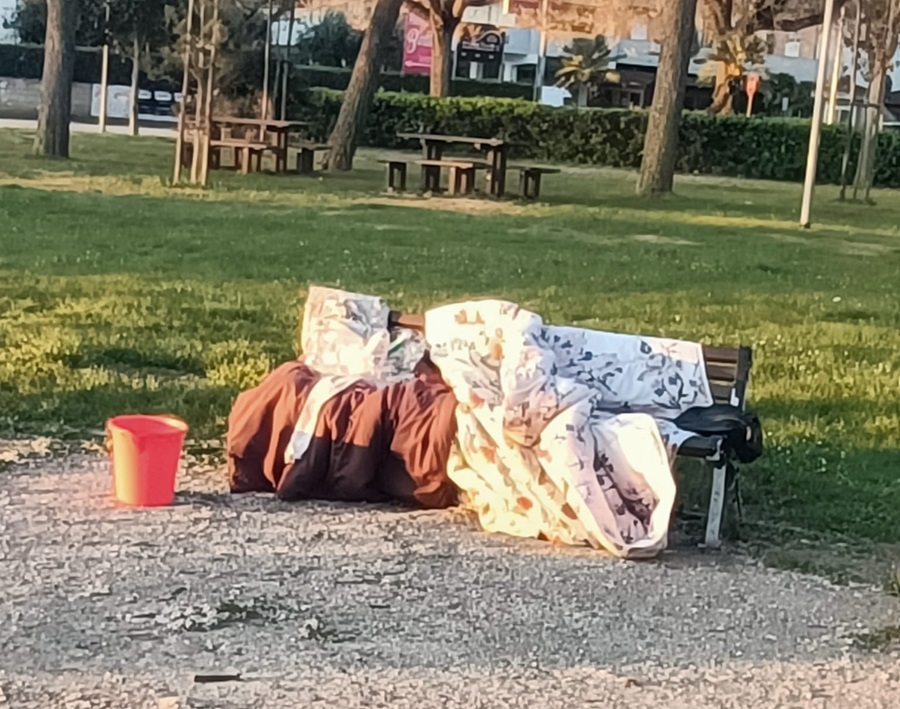 Porto Recanati: Il Caso della donna al Parco Europa e l’Emergenza Assistenza