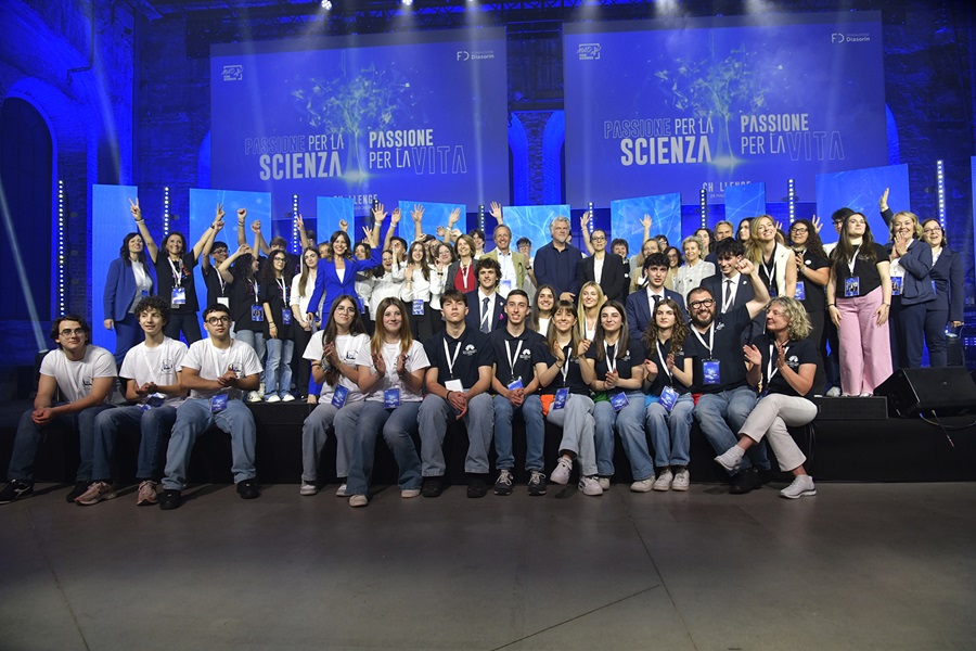 Il Liceo Leopardi di Recanati tra i finalisti nazionali di Mad for Science: il 28 maggio la sfida a Roma
