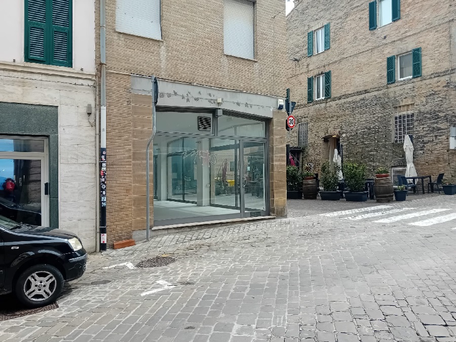 Centro storico sempre più vuoto: oltre 80 negozi chiusi a Recanati
