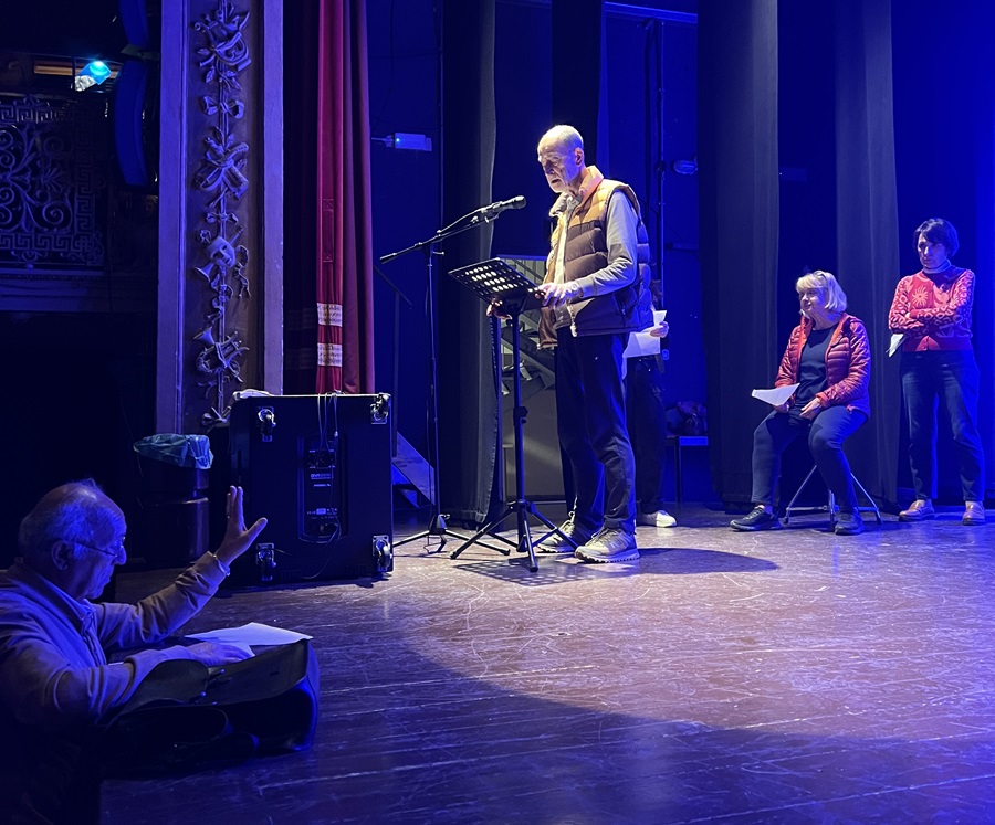 Al teatro “La Rondinella” di Montefano va in scena il dramma dell’emigrazione