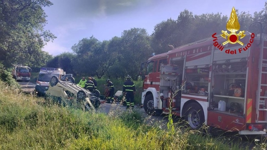 Recanati. Auto si ribalta in Contrada San Francesco, 51enne estratto dalle lamiere e trasferito in eliambulanza a Torrette