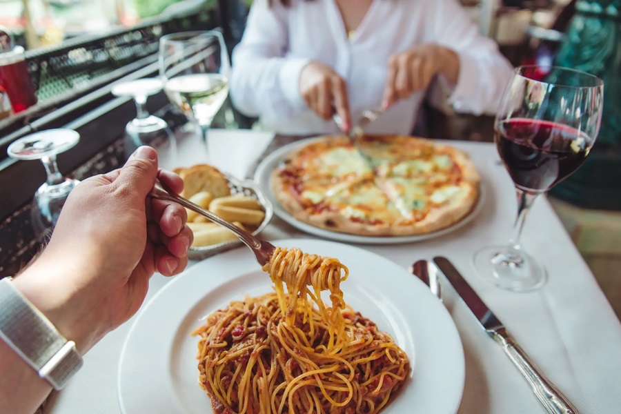 Porto Recanati: cenano al ristorante e scappano senza pagare, denunciata una coppia