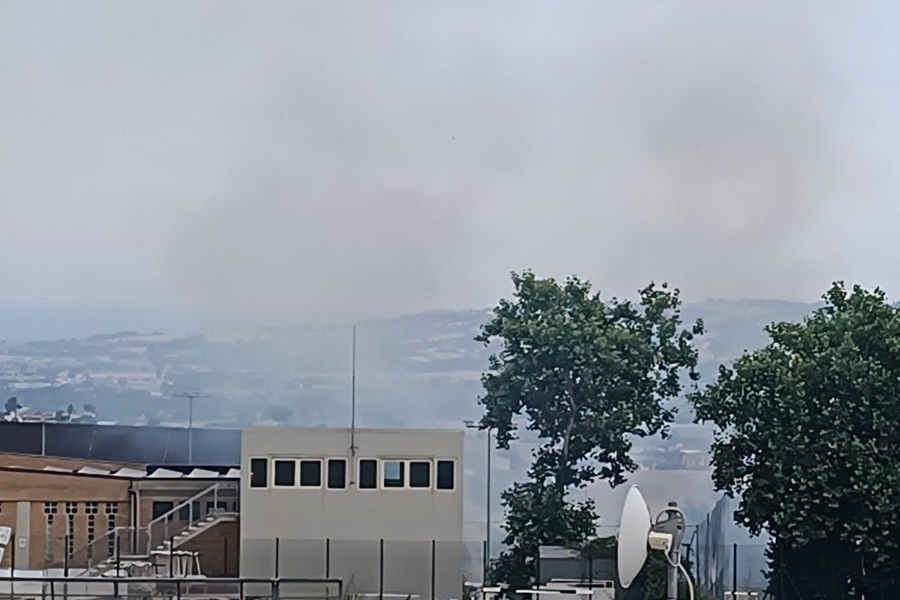 Recanati, incendio di sterpaglie nei pressi dello stadio Tubaldi: intervengono i vigili del fuoco