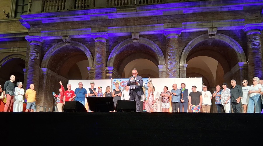 La Corrida recanatese festeggia la 17ª edizione: una piazza in festa tra musica, comicità e talento