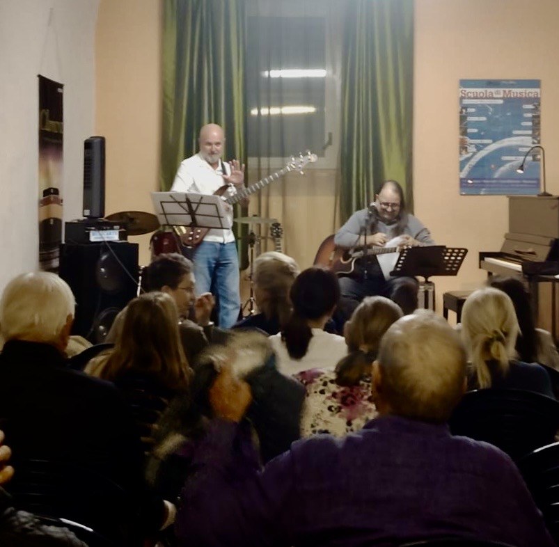 Recanati rende omaggio a Francesco Guccini: racconti e canzoni all’open day dell’Accademia dei Cantautori