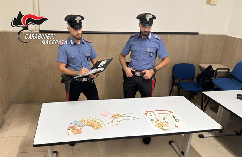 Macerata, sventate truffe agli anziani: i Carabinieri arrestano un minorenne e denunciano un 28enne. Restituita la refurtiva da 10.000 euro