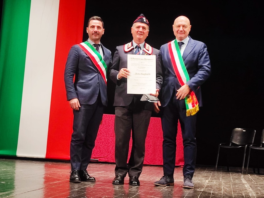 Pietro Gagliardi Veterano della Difesa e Cavaliere di Grazia Pietro Gagliardi con i sindaci di Cingoli e Recanati